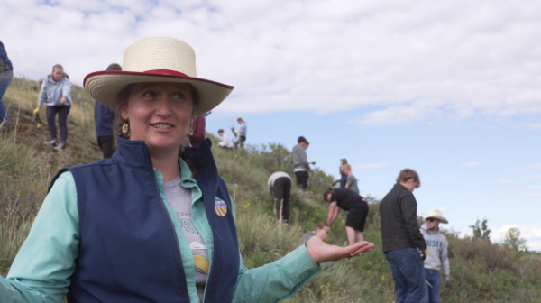 Megan Hoyer and Sutends at Giant Springs State park weed pull photo by MTN News